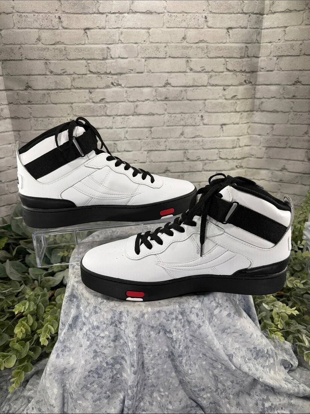 FILA “V-10 Lux” White & Black Synthetic Leather Mid-High Sneakers Mens 11.5M EUC